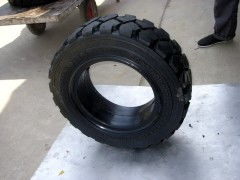 廠家直銷實(shí)心輪胎 28 9 15規(guī)格詳解與優(yōu)勢(shì)